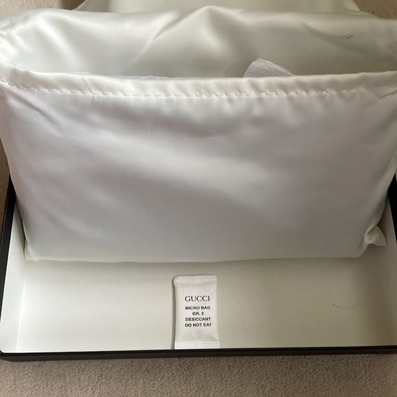 GUCCI MARMONT all around top zip wallet. - Picture 9 of 16